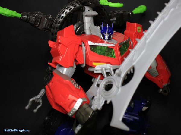 Video Review And Images   Beast Hunters Ultimate Class Optimus Prime Transformers Prime Action Figure  (2 of 16)